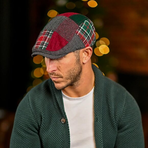 Boston Scally The SCROOGE Christmas Plaid One Panel Cap w/ Pin - M/L - Picture 6 of 14